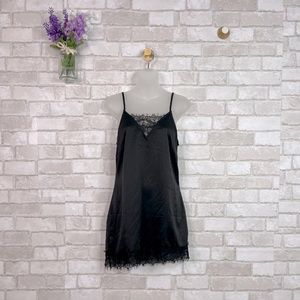 NWT Material Girl Providence Slip Caviar Black